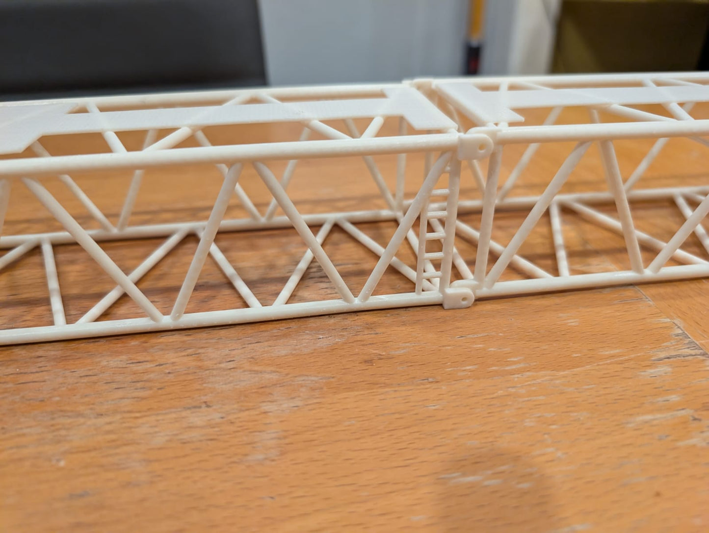 LR & LG 1750 SX Gittermaste (Ohne Lackierung)