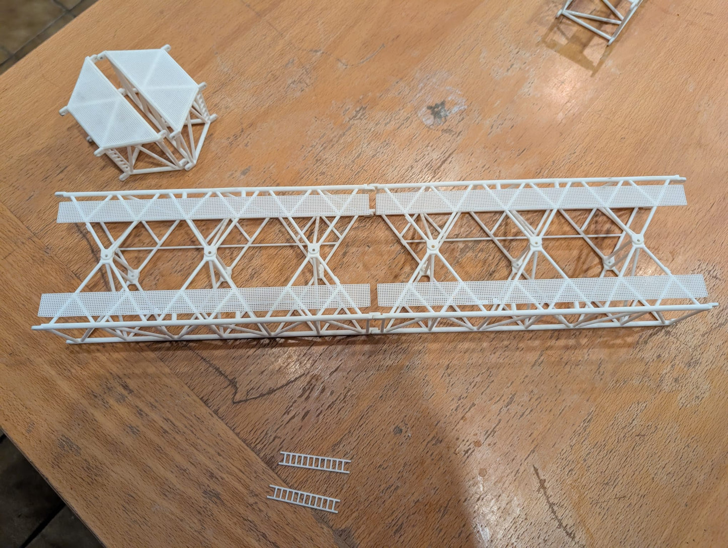 LR & LG 1750 SX3 Gittermast Set (Ohne Lackierung)