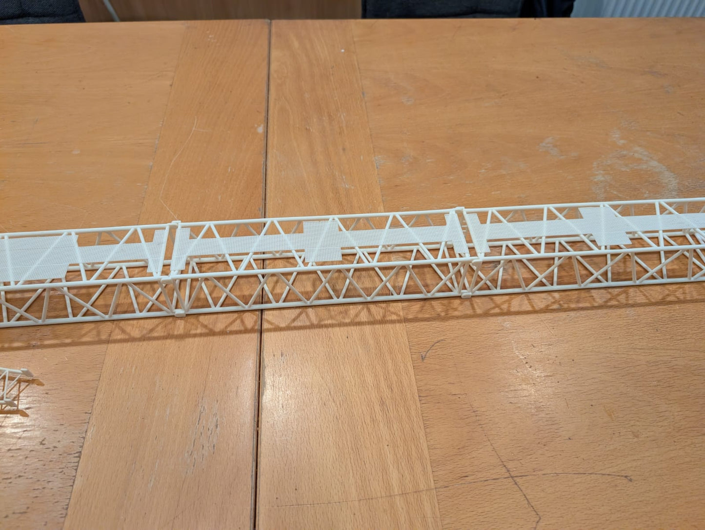 LR & LG 1750 SX Gittermaste (Ohne Lackierung)