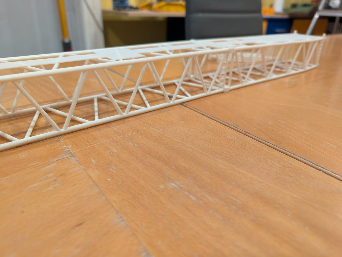 LR & LG 1750 SX Gittermaste (Ohne Lackierung)