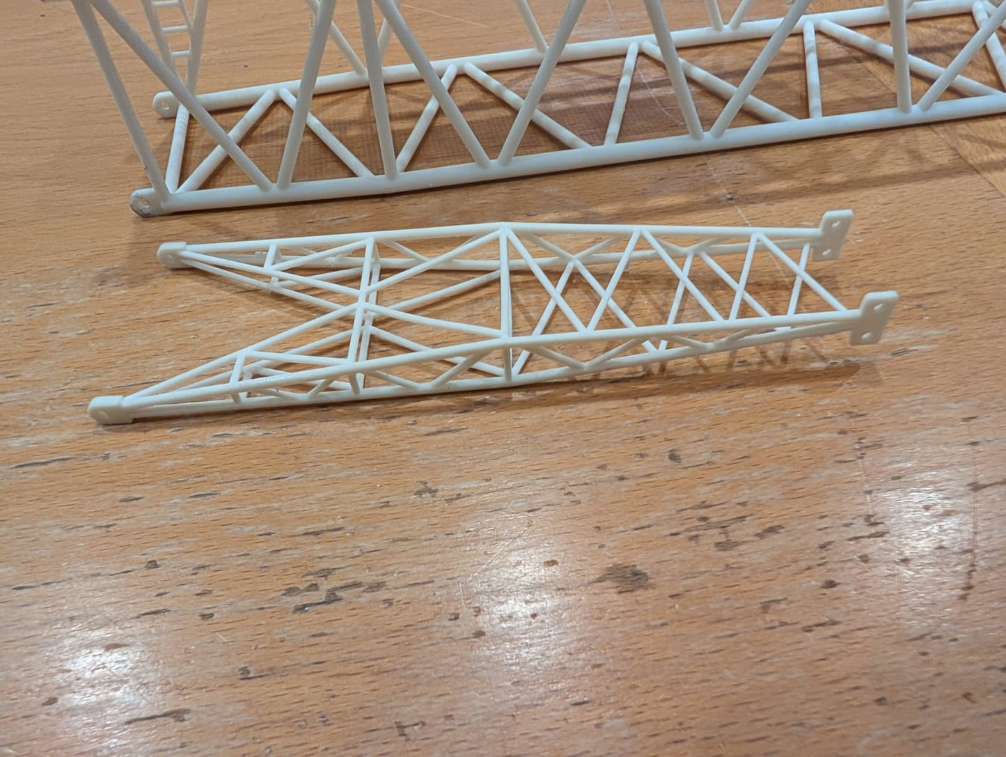 LR & LG 1750 SX Gittermaste (Ohne Lackierung)