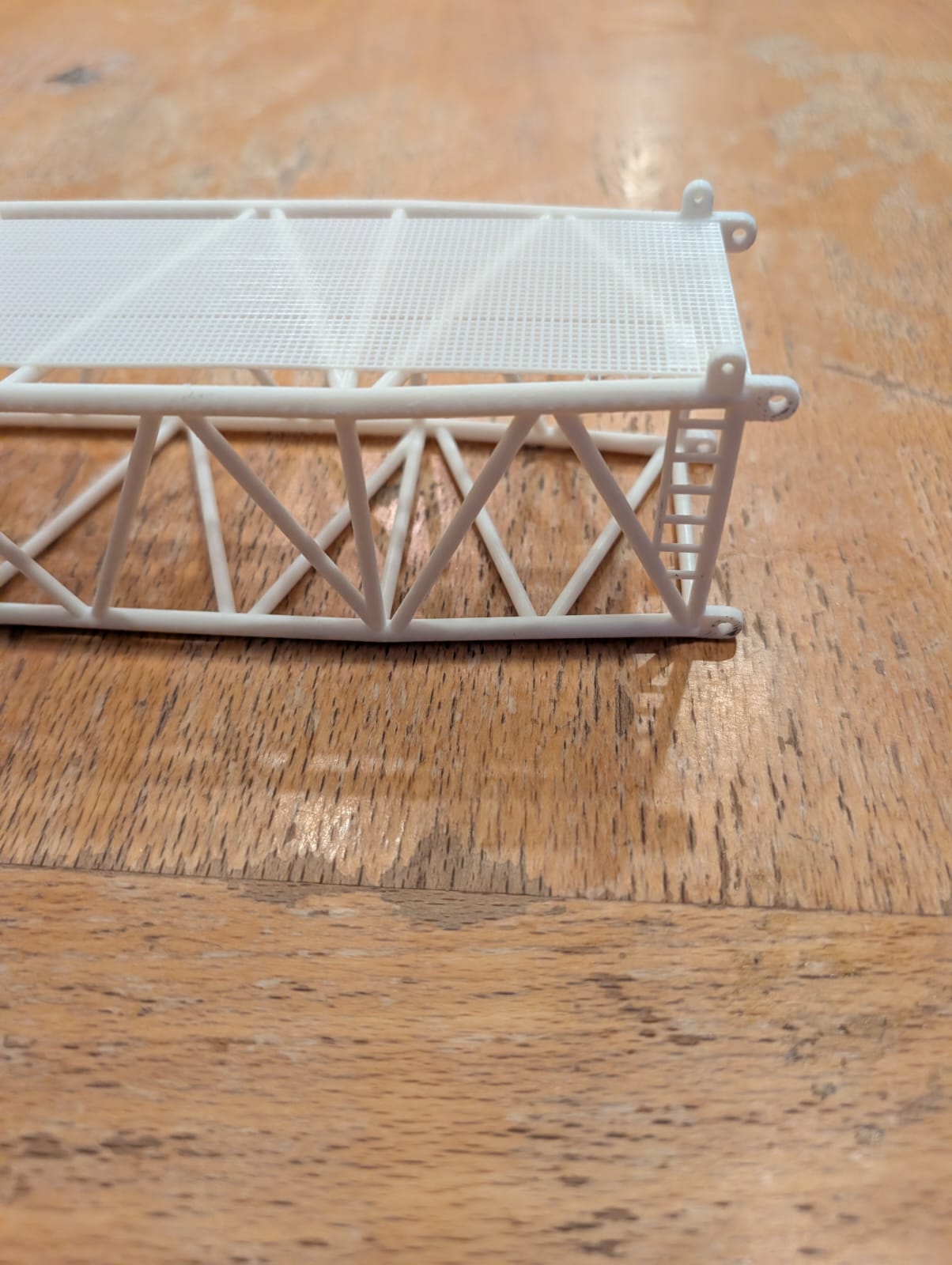 LR & LG 1750 SX Gittermaste (Ohne Lackierung)